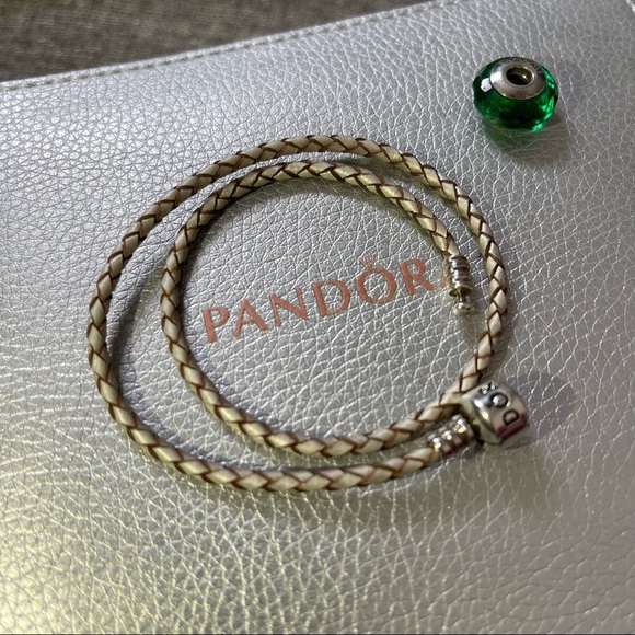 Pandora leather bracelet with a charm - Picture 2 of 5